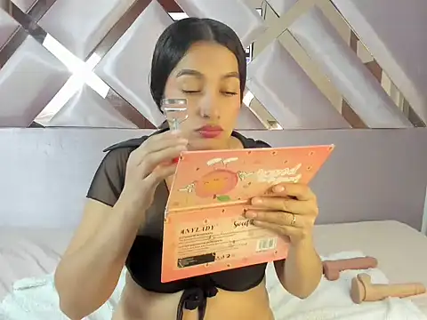 MiaKleinX online show from 04-08-26, 11:16