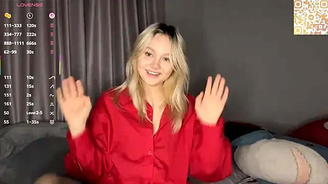 Snapshot of new_wave_chloe chatting on 01-08-26, 10:45 new wave chloe online show from 01-08-26, 10:45