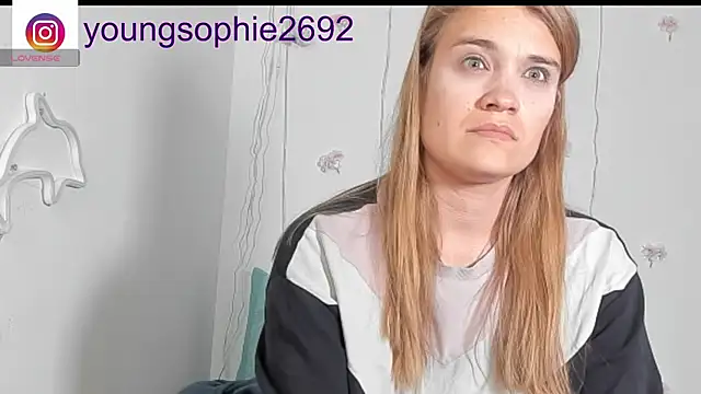 Snapshot of YoungSophie chatting on 05-15-26, 04:58 YoungSophie online show from 05-15-26, 04:58