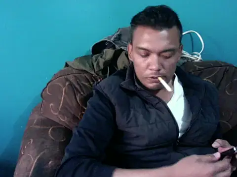 latinomoreno95 online show from 05-08-26, 06:57
