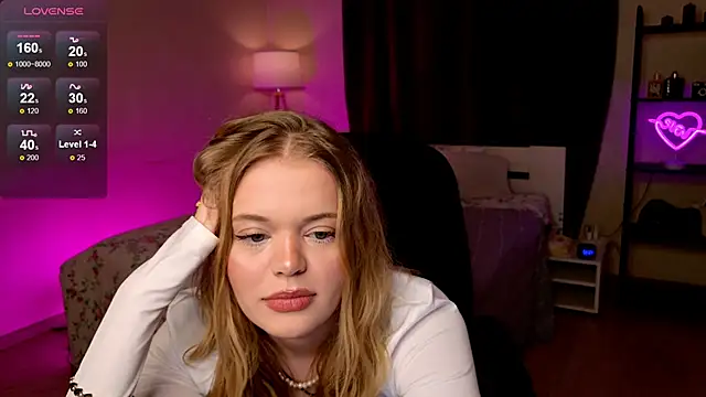 Snapshot of Elioraa chatting on 01-10-26, 02:41 Elioraa online show from 01-10-26, 02:41