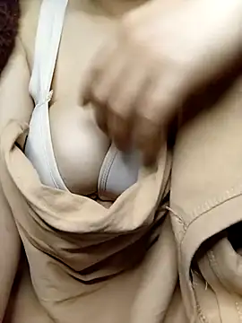 Snapshot of Merrylinh chatting on 02-13-26, 04:14 Merrylinh online show from 02-13-26, 04:14