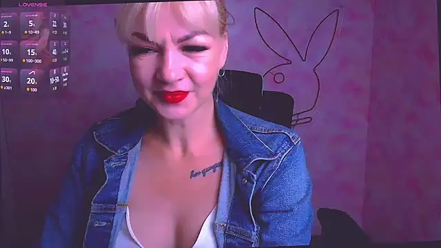 Snapshot of Madonna_Fire chatting on 06-19-26, 05:50 Madonna Fire online show from 06-19-26, 05:50