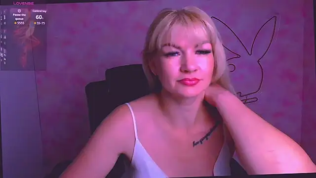Snapshot of Madonna_Fire chatting on 06-21-26, 05:37 Madonna Fire online show from 06-21-26, 05:37