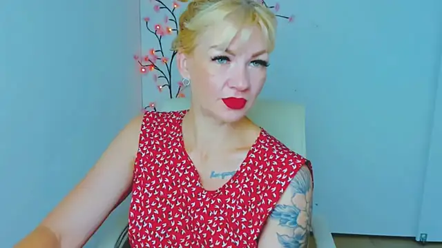 Snapshot of Madonna_Fire chatting on 06-28-26, 06:08 Madonna Fire online show from 06-28-26, 06:08