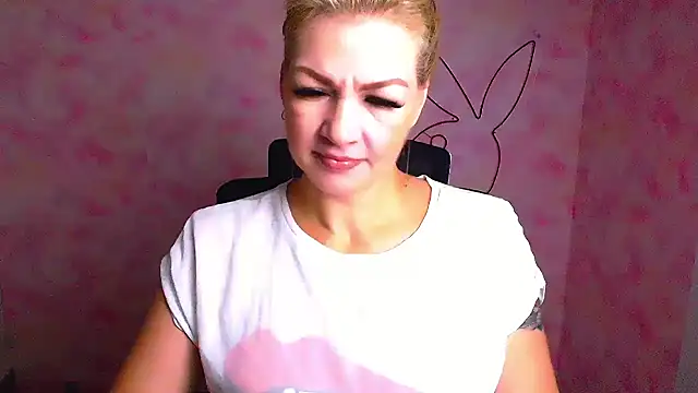 Snapshot of Madonna_Fire chatting on 07-13-26, 05:43 Madonna Fire online show from 07-13-26, 05:43