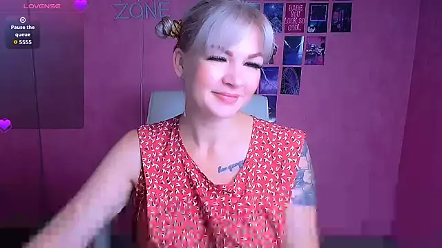 Snapshot of Madonna_Fire chatting on 07-18-26, 05:55 Madonna Fire online show from 07-18-26, 05:55