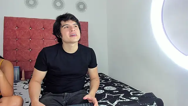 Snapshot of Mr_increible_elastigirl chatting on 01-08-26, 08:33 Mr increible elastigirl online show from 01-08-26, 08:33