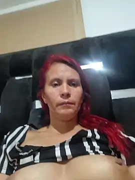 Snapshot of cintia_love chatting on 05-27-26, 01:13 cintia love online show from 05-27-26, 01:13
