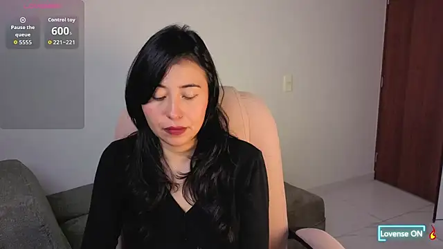 Snapshot of LolaOpalX chatting on 06-11-26, 01:16 LolaOpalX online show from 06-11-26, 01:16