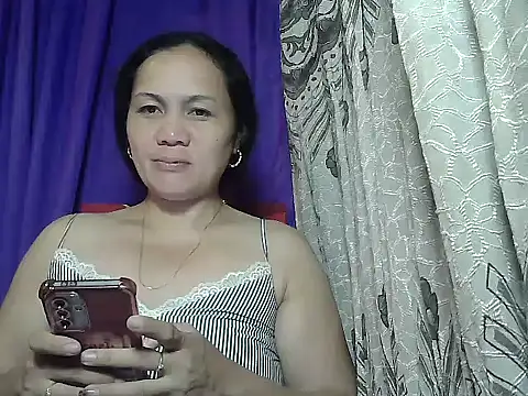 Snapshot of prettymomma24xx chatting on 06-19-26, 07:50 prettymomma24xx online show from 06-19-26, 07:50