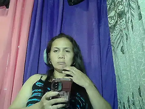 Snapshot of prettymomma24xx chatting on 07-01-26, 12:56 prettymomma24xx online show from 07-01-26, 12:56