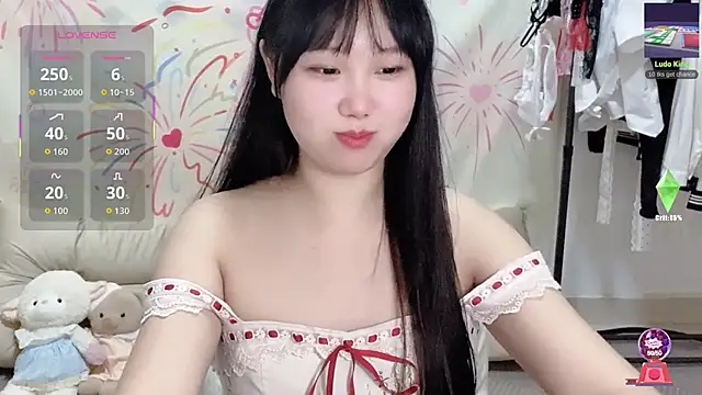 xiaoguai99 online show from 06-15-26, 12:29