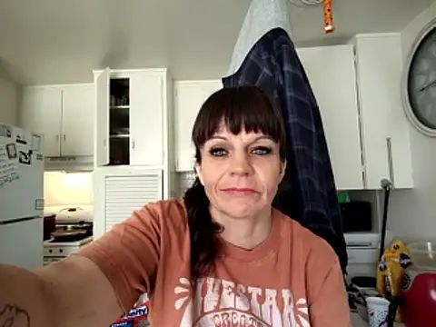 Snapshot of Petitegreeneyez69 chatting on 06-08-26, 04:18 Petitegreeneyez69 online show from 06-08-26, 04:18