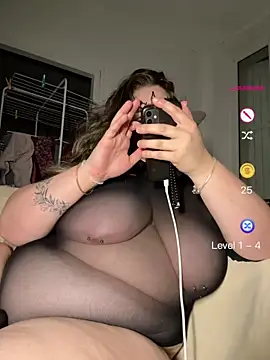 Snapshot of cherrylust12 chatting on 06-11-26, 12:32 cherrylust12 online show from 06-11-26, 12:32