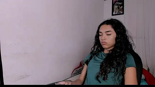 Snapshot of hazel_slim chatting on 03-01-26, 06:43 hazel slim online show from 03-01-26, 06:43