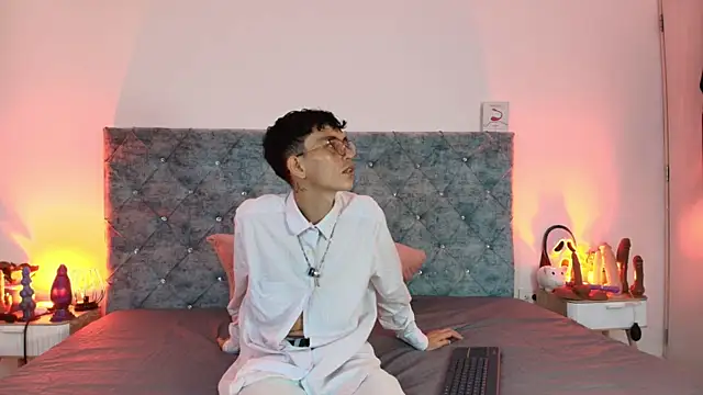 Hari Andre  online show from 01-07-26, 01:13