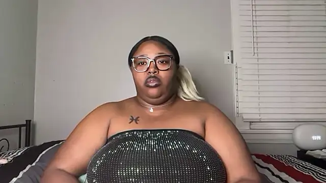 Chocolatebunnyxx96 online show from 04-02-26, 03:15