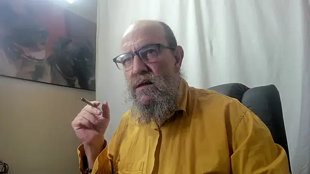 Snapshot of Uncle_Hottie chatting on 01-07-26, 08:44 Uncle Hottie online show from 01-07-26, 08:44