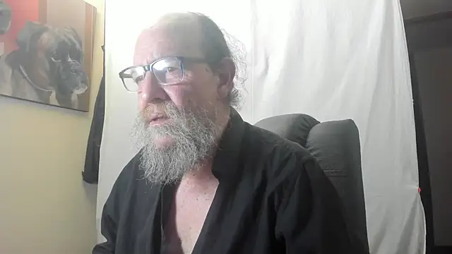 Snapshot of Uncle_Hottie chatting on 01-09-26, 10:33 Uncle Hottie online show from 01-09-26, 10:33