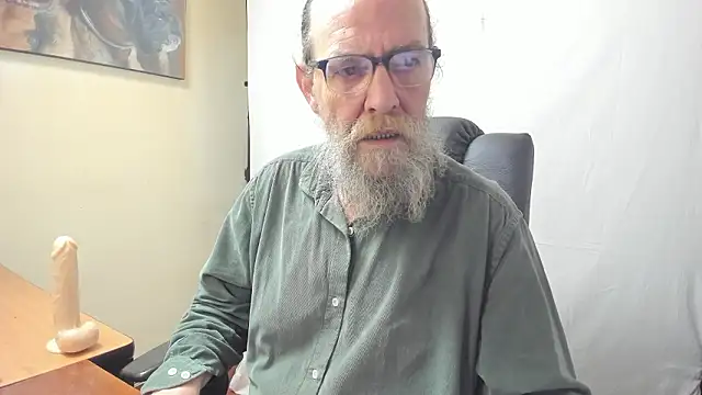 Snapshot of Uncle_Hottie chatting on 03-04-26, 06:03 Uncle Hottie online show from 03-04-26, 06:03