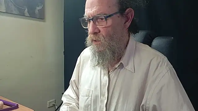 Snapshot of Uncle_Hottie chatting on 04-02-26, 04:04 Uncle Hottie online show from 04-02-26, 04:04