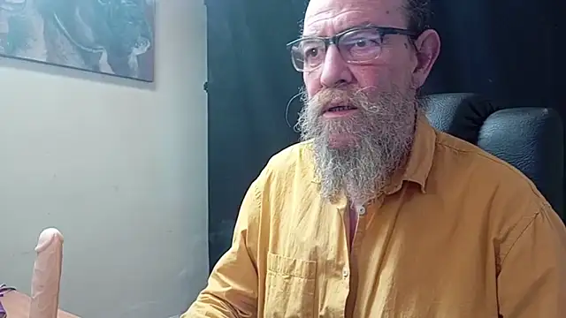 Snapshot of Uncle_Hottie chatting on 04-09-26, 05:07 Uncle Hottie online show from 04-09-26, 05:07