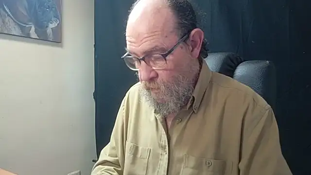 Snapshot of Uncle_Hottie chatting on 04-13-26, 05:18 Uncle Hottie online show from 04-13-26, 05:18