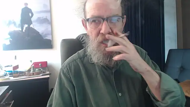 Snapshot of Uncle_Hottie chatting on 06-27-26, 03:50 Uncle Hottie online show from 06-27-26, 03:50
