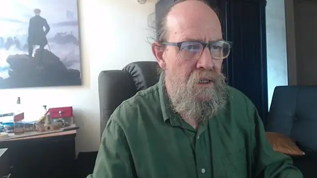 Snapshot of Uncle_Hottie chatting on 06-30-26, 04:19 Uncle Hottie online show from 06-30-26, 04:19