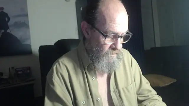 Snapshot of Uncle_Hottie chatting on 07-14-26, 02:05 Uncle Hottie online show from 07-14-26, 02:05