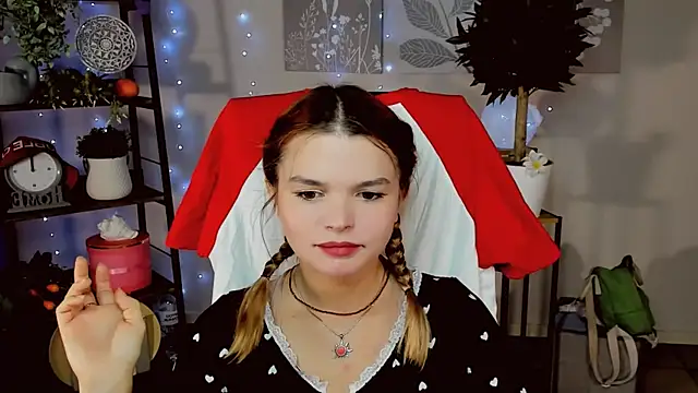 Snapshot of SaraGolben chatting on 01-09-26, 09:23 SaraGolben online show from 01-09-26, 09:23