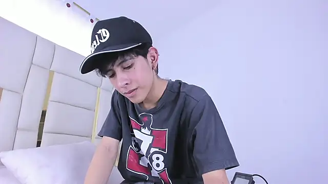 julian xx online show from 07-15-26, 07:52