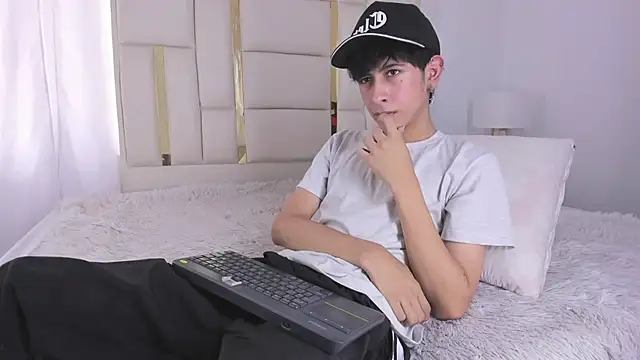 julian xx online show from 07-18-26, 07:39