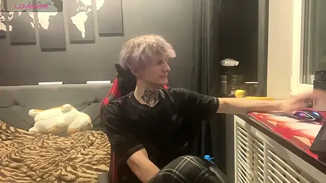 Snapshot of Mastur_Bister chatting on 01-15-26, 06:00 Mastur Bister online show from 01-15-26, 06:00