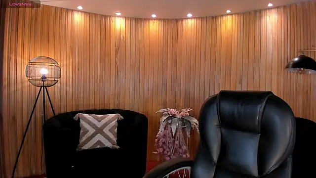 Snapshot of KayraLanne chatting on 07-16-26, 04:07 KayraLanne online show from 07-16-26, 04:07