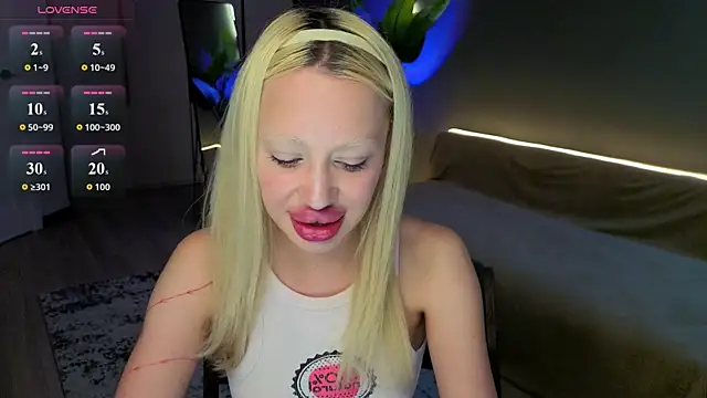 Luna Beverly online show from 06-25-26, 08:35