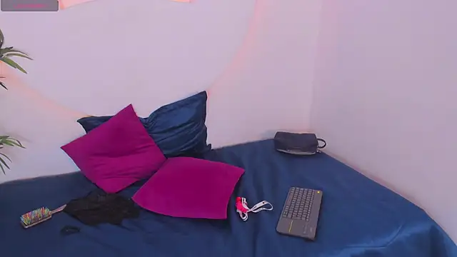 Snapshot of HanaWild chatting on 01-10-26, 01:29 HanaWild online show from 01-10-26, 01:29