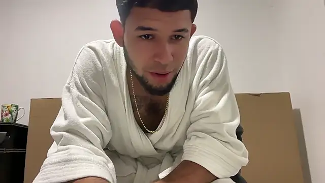 Snapshot of enyel_100 chatting on 01-06-26, 03:32 enyel 100 online show from 01-06-26, 03:32