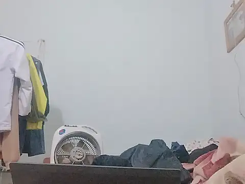 Snapshot of Sophie_sexy7 chatting on 02-19-26, 04:03 Sophie sexy7 online show from 02-19-26, 04:03