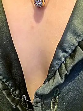 Snapshot of moon_baby99 chatting on 01-14-26, 08:31 moon baby99 online show from 01-14-26, 08:31