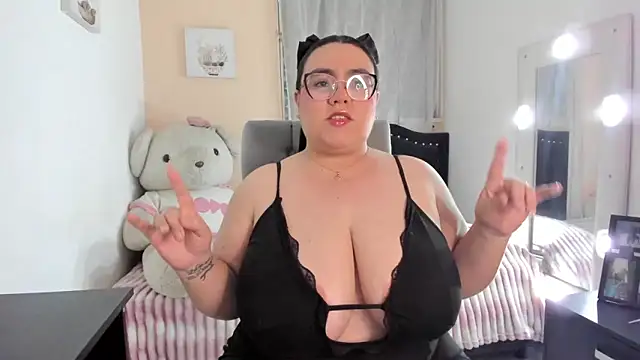 Snapshot of KarlaLannee chatting on 05-30-26, 02:52 KarlaLannee online show from 05-30-26, 02:52