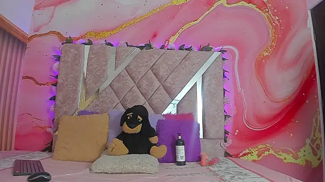 Snapshot of emily_velvet__ chatting on 02-13-26, 06:15 emily velvet online show from 02-13-26, 06:15