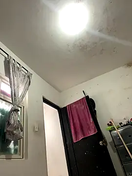 Snapshot of Guianna27 chatting on 01-07-26, 06:32 Guianna27 online show from 01-07-26, 06:32