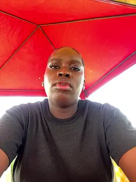 Snapshot of Guianna27 chatting on 01-12-26, 06:24 Guianna27 online show from 01-12-26, 06:24