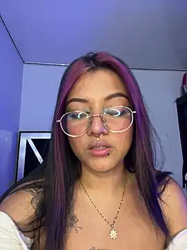 Snapshot of queen_of_you_heart chatting on 01-14-26, 02:39 queen of you heart online show from 01-14-26, 02:39