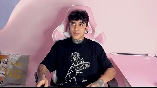 Snapshot of MarkOlsenn chatting on 01-14-26, 08:58 MarkOlsenn online show from 01-14-26, 08:58