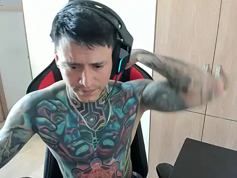 Snapshot of Chrissblack chatting on 03-04-26, 01:50 Chrissblack online show from 03-04-26, 01:50