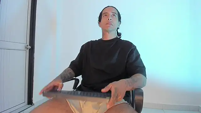 Snapshot of Sean_royal chatting on 01-06-26, 12:09 Sean royal online show from 01-06-26, 12:09