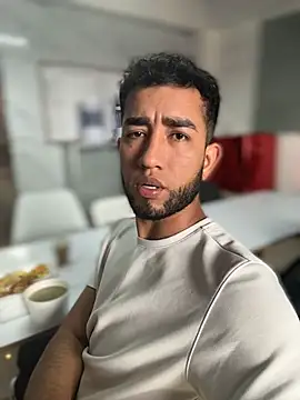 Snapshot of liam_bronw chatting on 01-15-26, 06:00 liam bronw online show from 01-15-26, 06:00